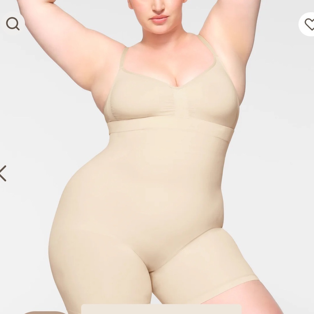 SKIMS Seamless Sculpt Mid Thigh Short - Color Sand - Size 2X